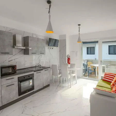 Apartman With Pool In 54751 *