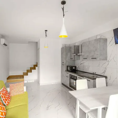 Apartman With Pool In 54751 *