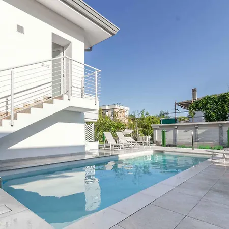 Apartment With Pool In 54751