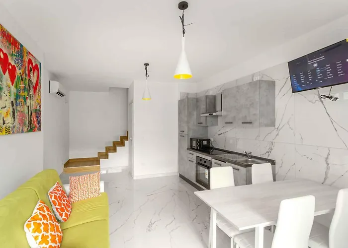 Appartamento With Pool In 54751 *